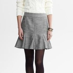Banana Republic Flounce Tweed skirt